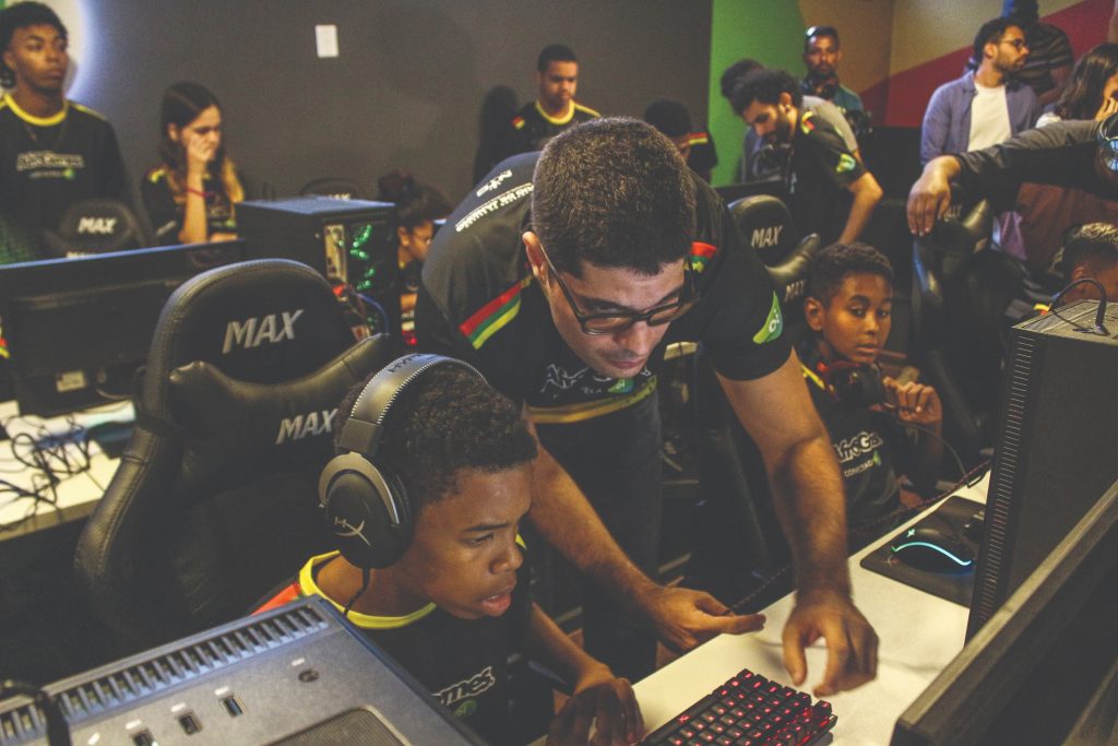 AfroGames trabalha a profissionalização de jovens gamers na favela